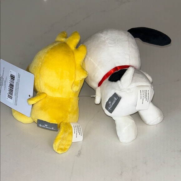 Hallmark Snoopy and Woodstock Peanuts Better Together Magnetic Plush Toy - Picture 4 of 8
